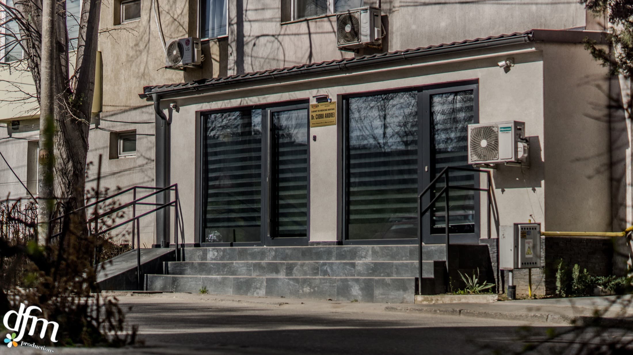 Fațada cabinetului stomatologic.